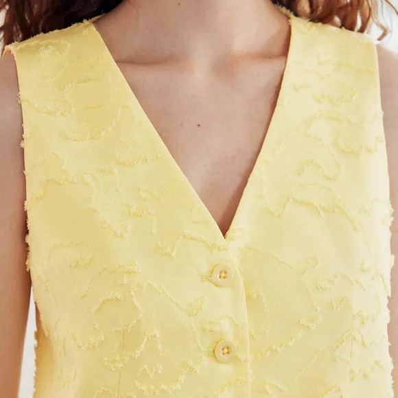 Yellow Elegant Women's Solid Textured Single Breasted Placket Waistcoat - Picture 5 of 7